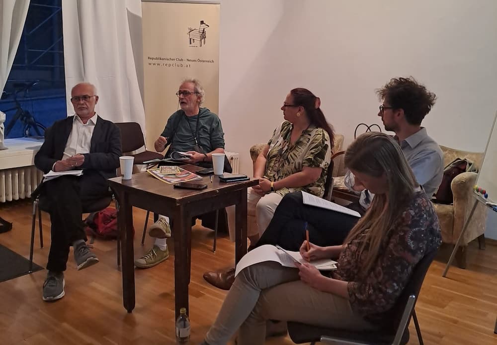 des répresentants viennois des partis de gauche aux élections européennes débattent dans la bonne humeur